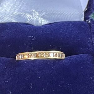 18K YG Natural Diamond Ring